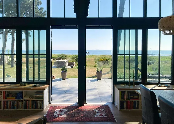 Vakantiehuis With Private Pier In Hou Odder
