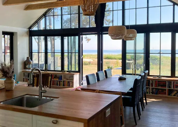 Vakantiehuis With Private Pier In Hou *