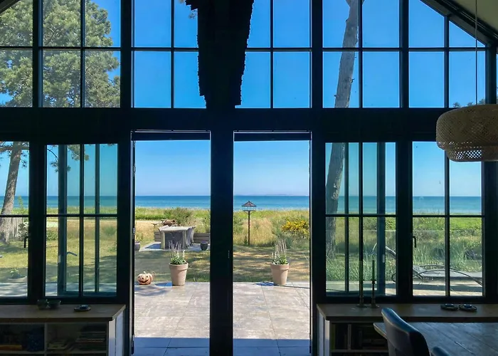 Vakantiehuis With Private Pier In Hou Odder