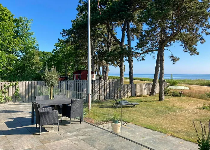 Vakantiehuis With Private Pier In Hou Odder