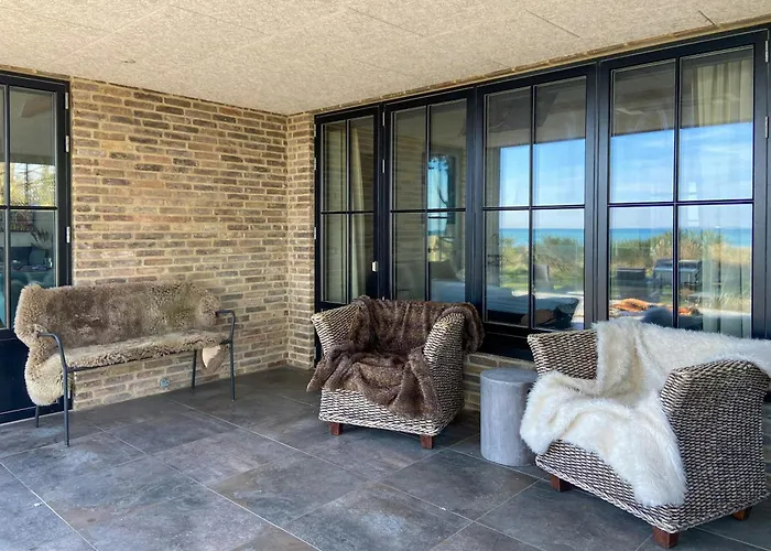 Vakantiehuis With Private Pier In Hou